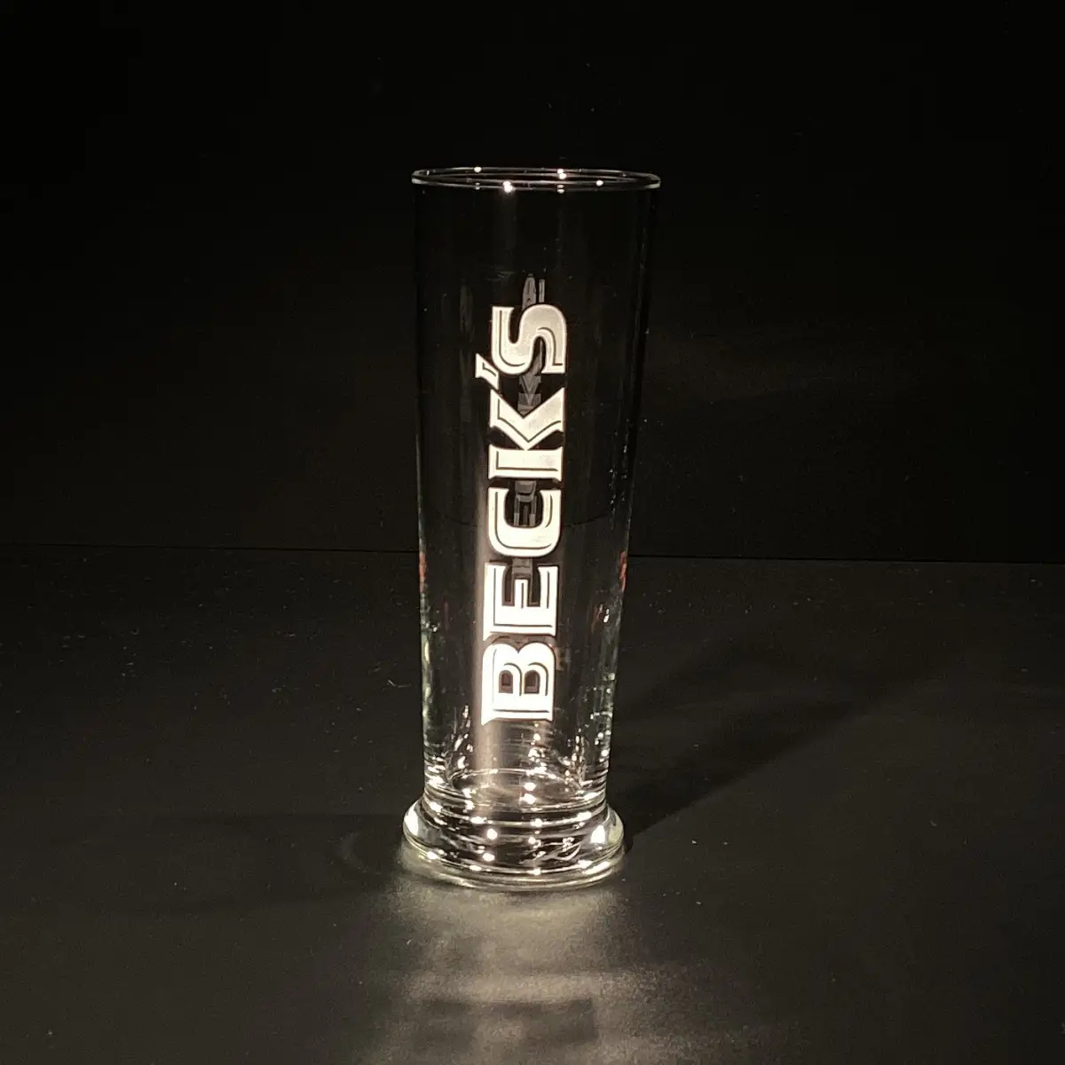 Becks Glas 0,3l 24Stk 3 Das Becks-Glas-Set aus Oldenburg jetzt bequem ausleihen – perfekt für professionelle Veranstaltungen und stilvolle Feiern.