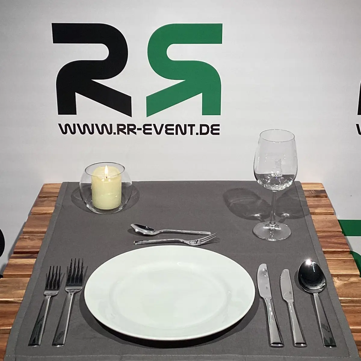 Boetzinger-Weinglas aus Elmshorn: Buchen Sie es als stilvolles Mietobjekt für exklusive Veranstaltungen und besondere Anlässe.