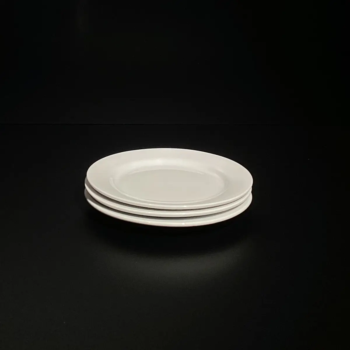 Elegante Probierteller in Hamburg ausleihen: Ideal für stilvolle Veranstaltungen, Buffets oder Verkostungen dank unkomplizierter Vermietung.