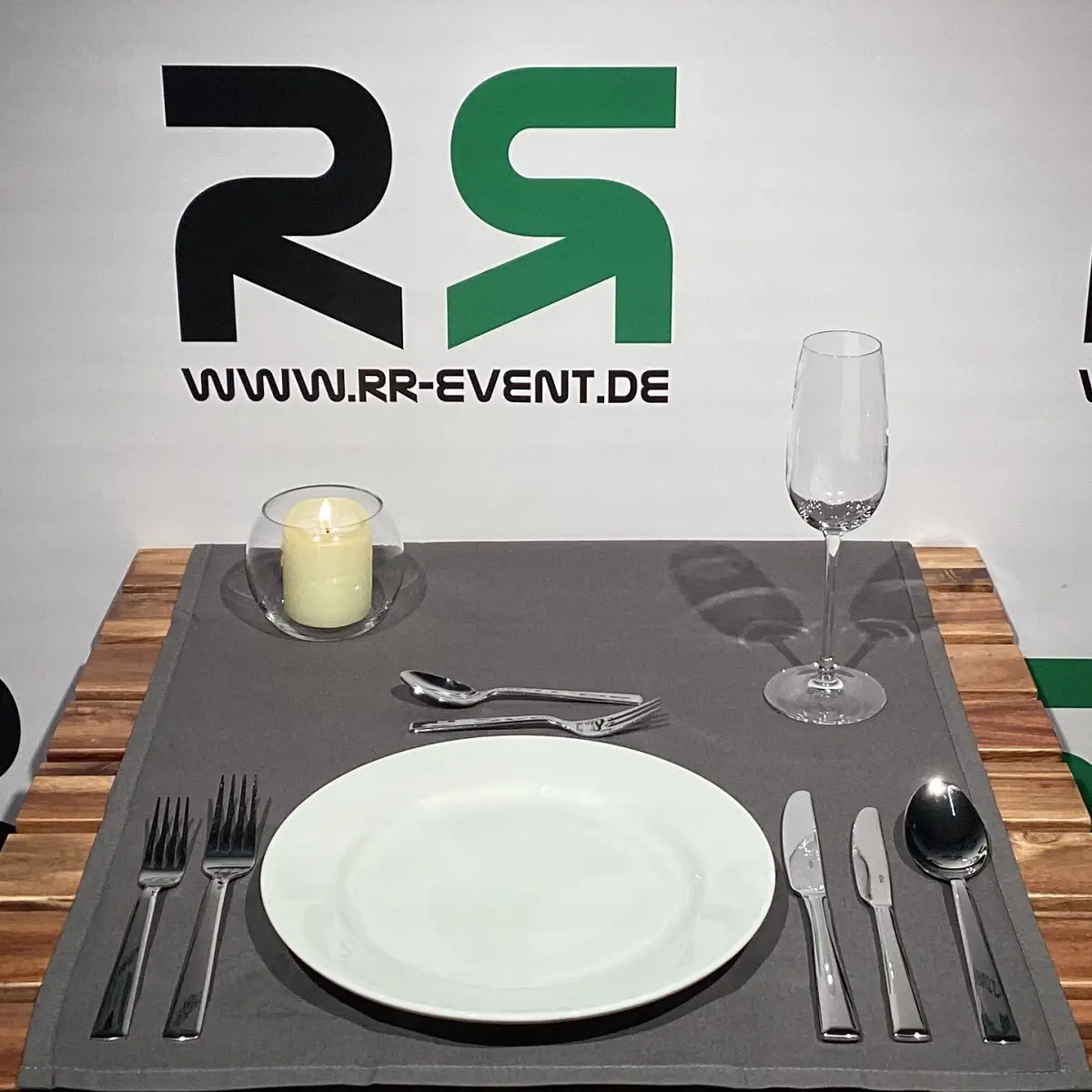 Sektglasständer aus Brake jetzt ganz unkompliziert ausleihen – perfekt für stilvolle Veranstaltungen mit besonderem Ambiente.