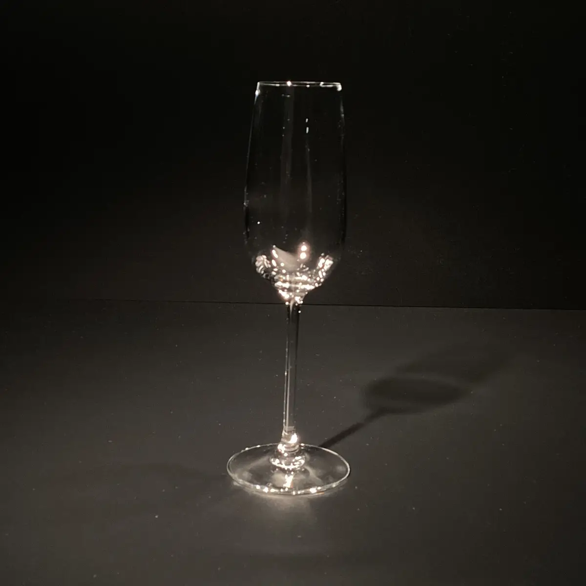 Sektglas 0,2 l aus Hamburg: Perfekt für stilvolle Empfänge – ganz einfach bequem über unseren Verleihservice buchen.