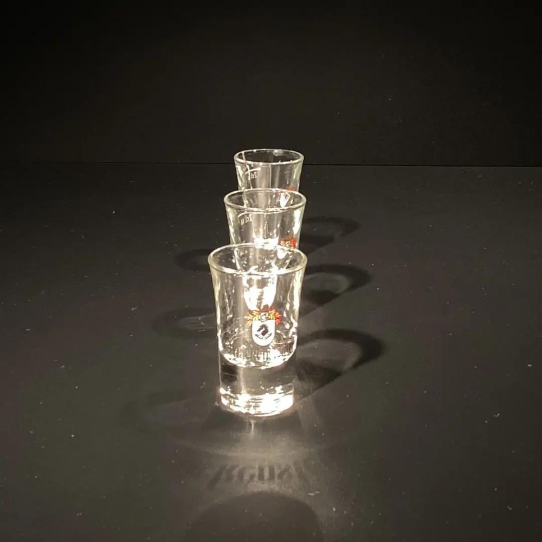 Schnapsgläser aus Bremen jetzt bequem für Ihre Veranstaltung buchen – ideal, um auf Ihrer Feier stilvolle Drinks zu servieren!.