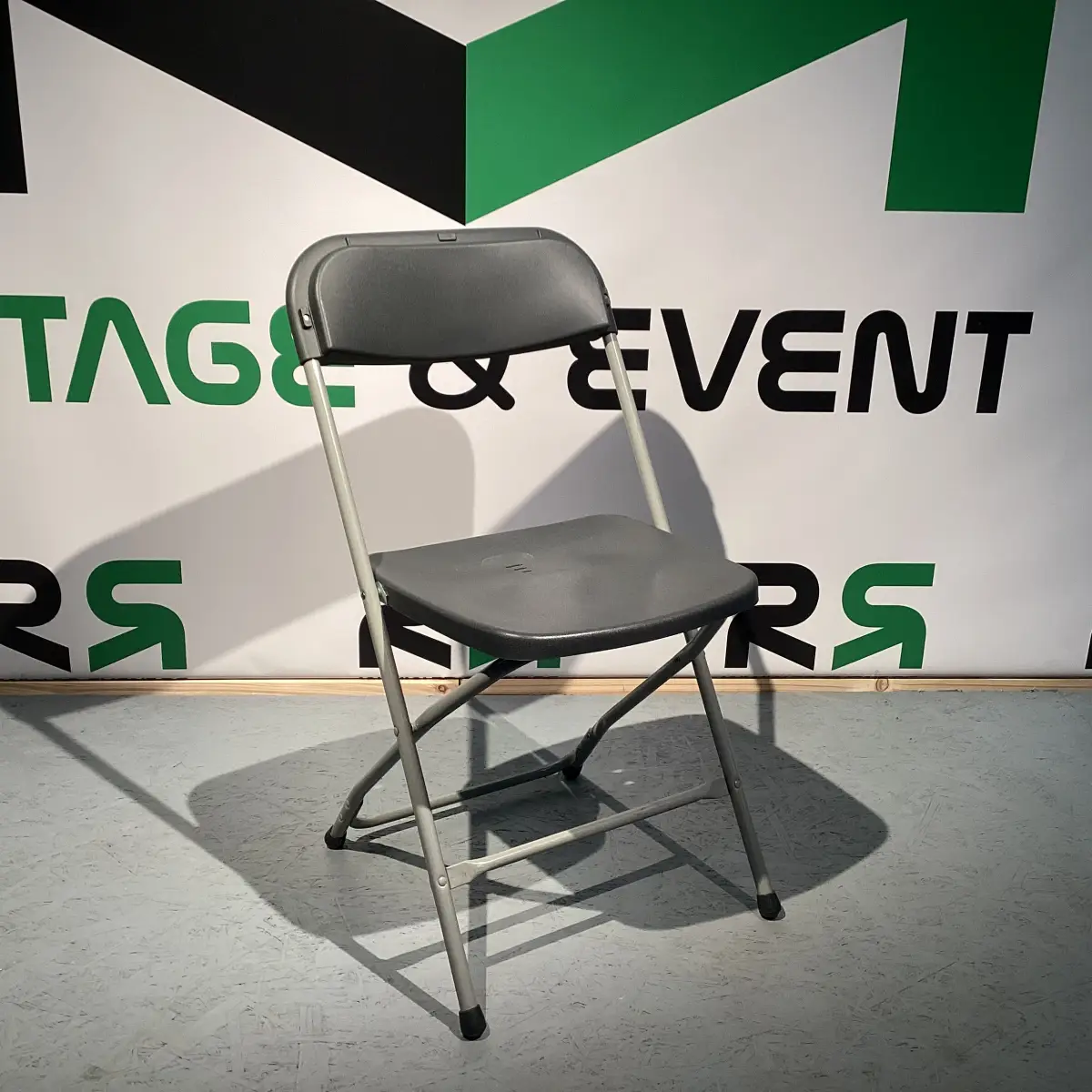 Klappstuhl "Sally" 2 Eventklappstuhl in Hamburg: Ideal zum Ausleihen für deine nächste Veranstaltung – perfekter Sitzkomfort für Events jeder Größe.
