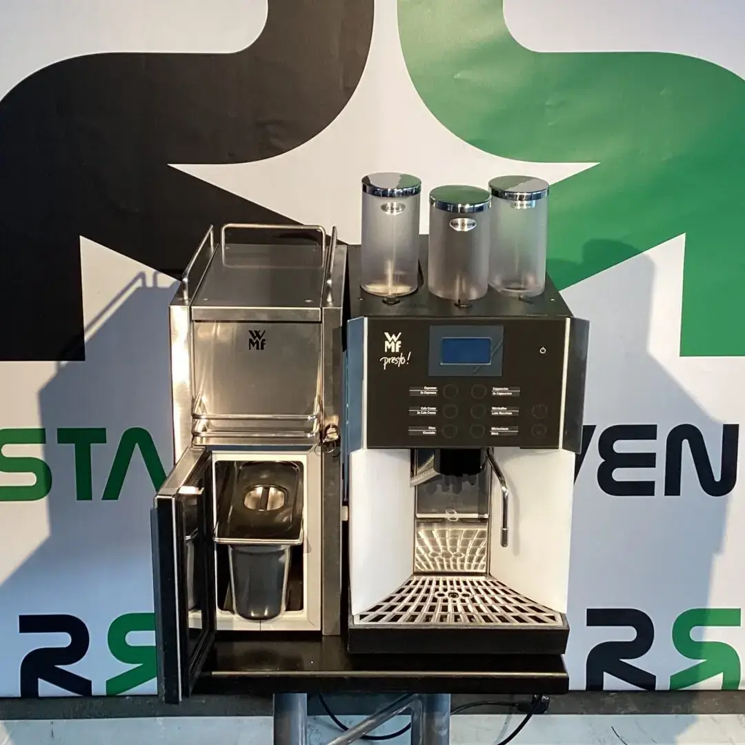 WMF-Kaffeevollautomat in Berlin – ideal zum Ausleihen für Veranstaltungen, sorgt zuverlässig für frisch gebrühten Genuss bei den Gästen.