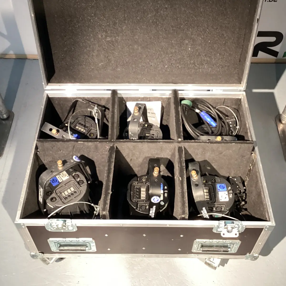Eventkoffer in Sittensen: Hochwertige Elektronik mit Kabeln mieten – die perfekte Ausstattung für professionelle Veranstaltungen.