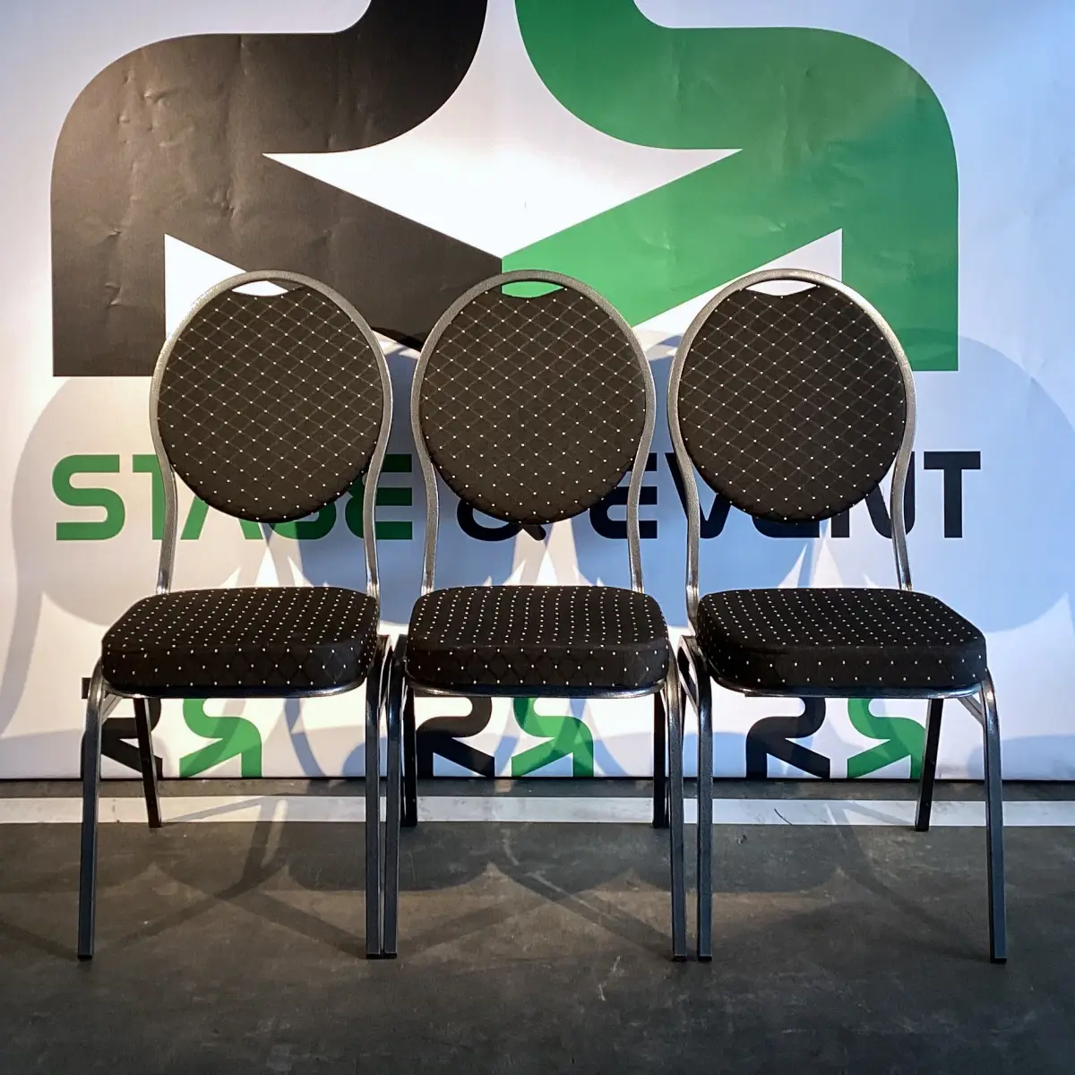 Bankettstuhl "New Europa" 5 Veranstaltungsstühle aus Bremen: Diese stilvollen Stühle eignen sich ideal zum Verleih für Ihre nächste Veranstaltung oder Firmenfeier.