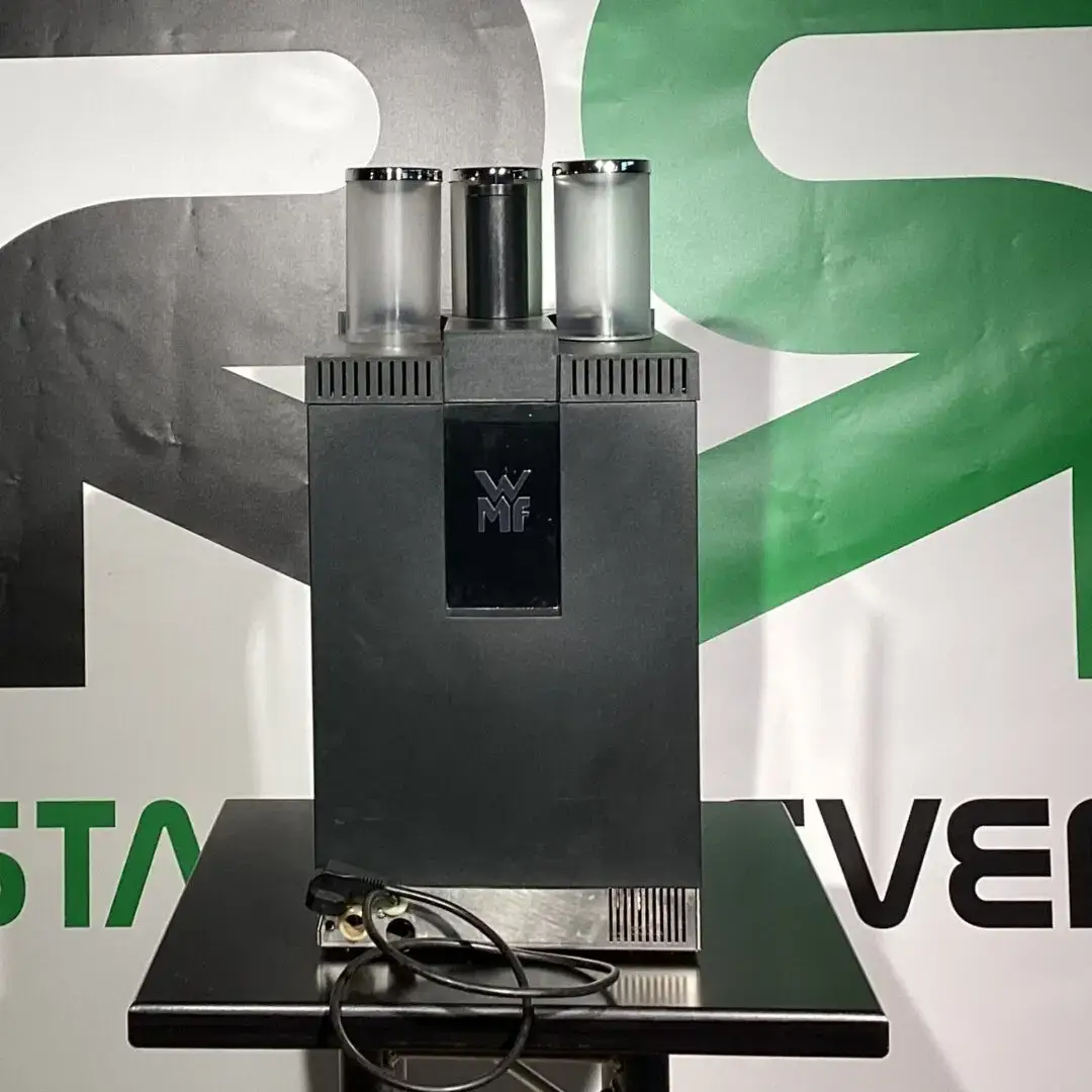 WMF-Kaffeevollautomat „Presto“ aus Achim im Verleih – ideal für Veranstaltungen, bei denen Kaffeegenuss unkompliziert gebucht werden kann.