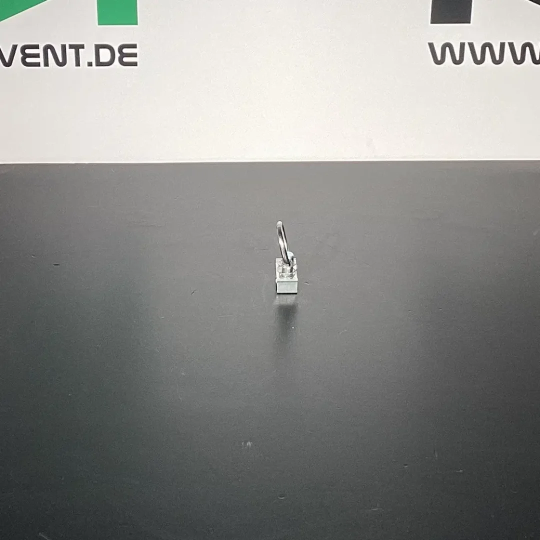 Die abgebildete Metallklemme aus Oldenburg eignet sich perfekt zur sicheren Befestigung von Veranstaltungstechnik und kann bequem für Ihre Veranstaltung ausgeliehen werden.