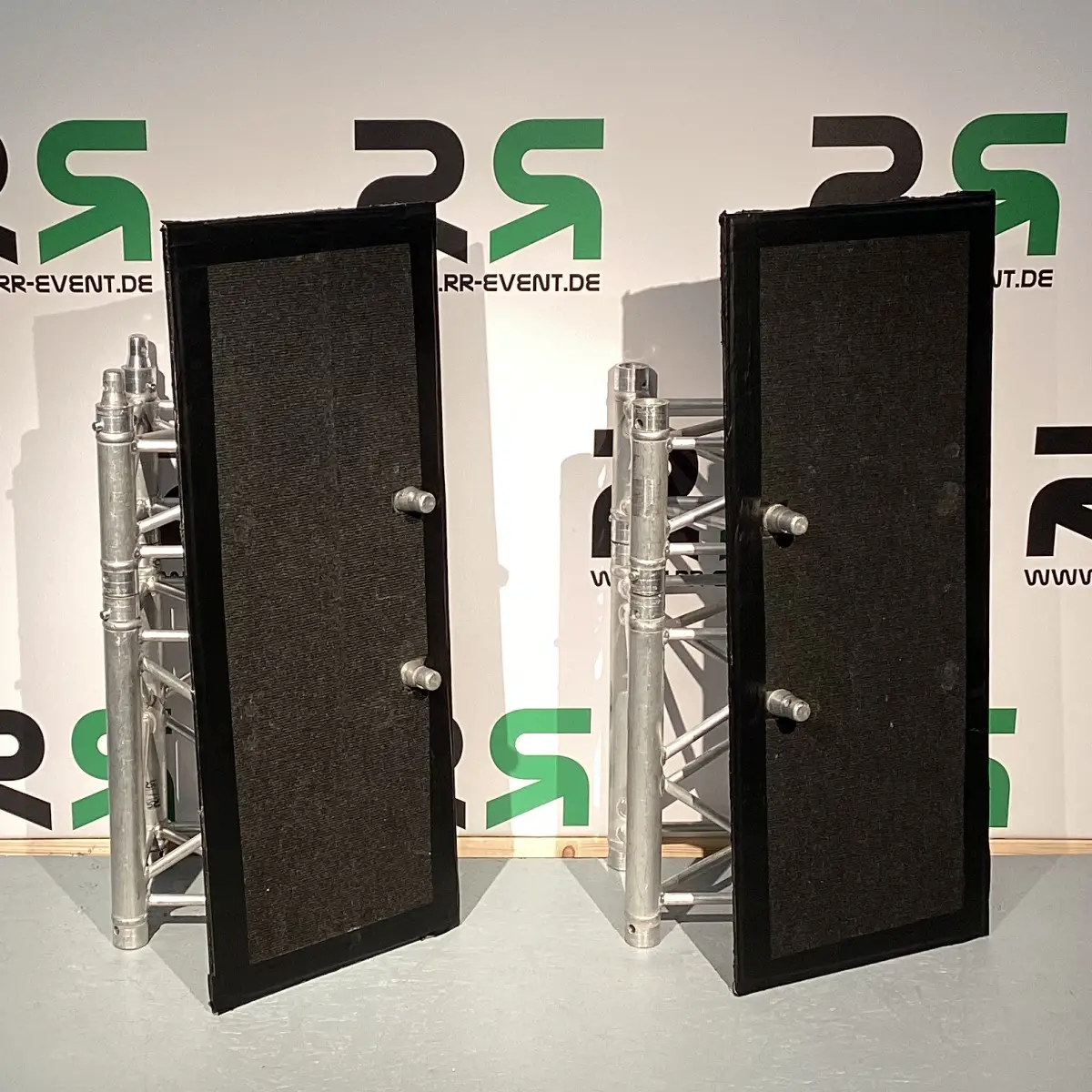 Auflageplatten aus Bremen von RR Event – jetzt bequem für Ihre Veranstaltung buchen und maximale Standfestigkeit für Ihre Event-Ausrüstung gewährleisten.