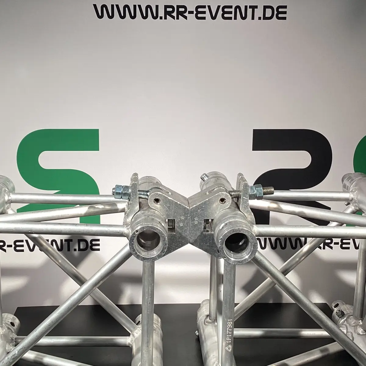 Entdecken Sie unser hochwertiges Traversensystem aus Bremen, ideal zum Ausleihen für Ihre nächste Veranstaltung – sorgen Sie mit diesem stabilen Verbindungselement für professionelle Bühnentechnik und maximale Sicherheit.