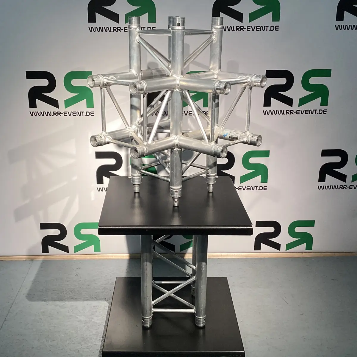 Systemtraverse aus Hamburg im Rampenlicht – ganz einfach buchen für ein professionelles Event-Setting.