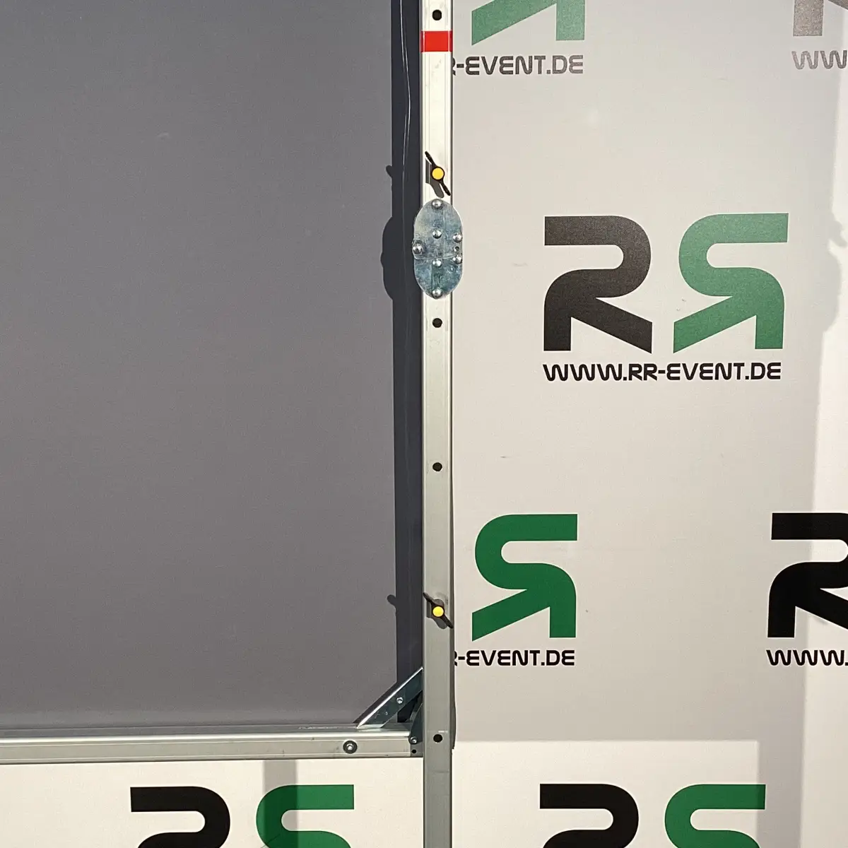 Das Foto zeigt eine Bildwand aus dem Verleih in Syke: Ideal, um Ihre Veranstaltung mit einer professionellen Präsentationslösung aufzuwerten.