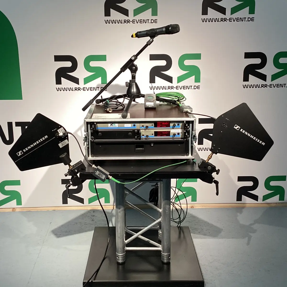 Funkempfänger-Verleih in Scheeßel: Professionelle, rackmontierte Audioausrüstung inklusive Mikrofon und Sennheiser-Antennen jetzt ganz unkompliziert für Ihre Veranstaltung mieten – die perfekte Lösung für eine klare Übertragung bei Ihrer Veranstaltung mit RR-Event.de.