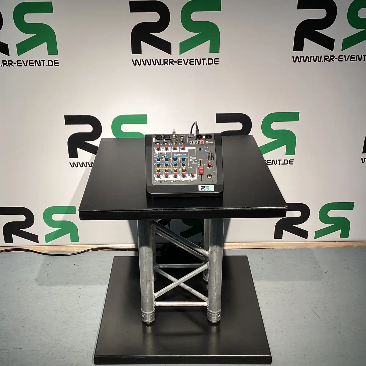 Mischpult in Bremen: Dieses hochwertige Mischpult können Sie ganz flexibel für Ihre Veranstaltung mieten und so bei Ihrem nächsten Event für erstklassigen Sound sorgen.