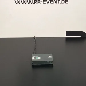 Signalübertragungsgerät aus Hamburg: Mit diesem kompakten, schwarzen Gerät inklusive Kabel, das jetzt problemlos für Veranstaltungen ausgeliehen werden kann, sorgen Sie für eine zuverlässige Signalübertragung und professionelle Veranstaltungsqualität.