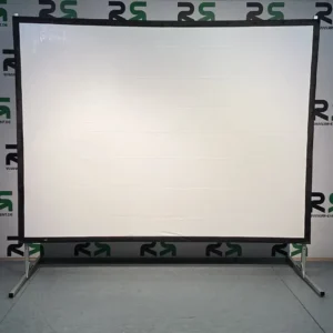 Videoleinwand in Bremen: Diese große, freistehende Leinwand mit schwarzem Rahmen eignet sich ideal zum Ausleihen für Präsentationen, Konferenzen oder Filmabende und sorgt bei jeder Veranstaltung für ein beeindruckendes visuelles Erlebnis.